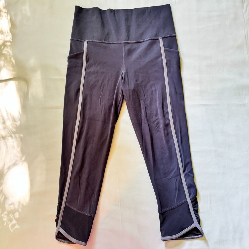 Athleta Salutation Stash Pocket II Capri Medieval Violet Mesh Size Small - Picture 2 of 10